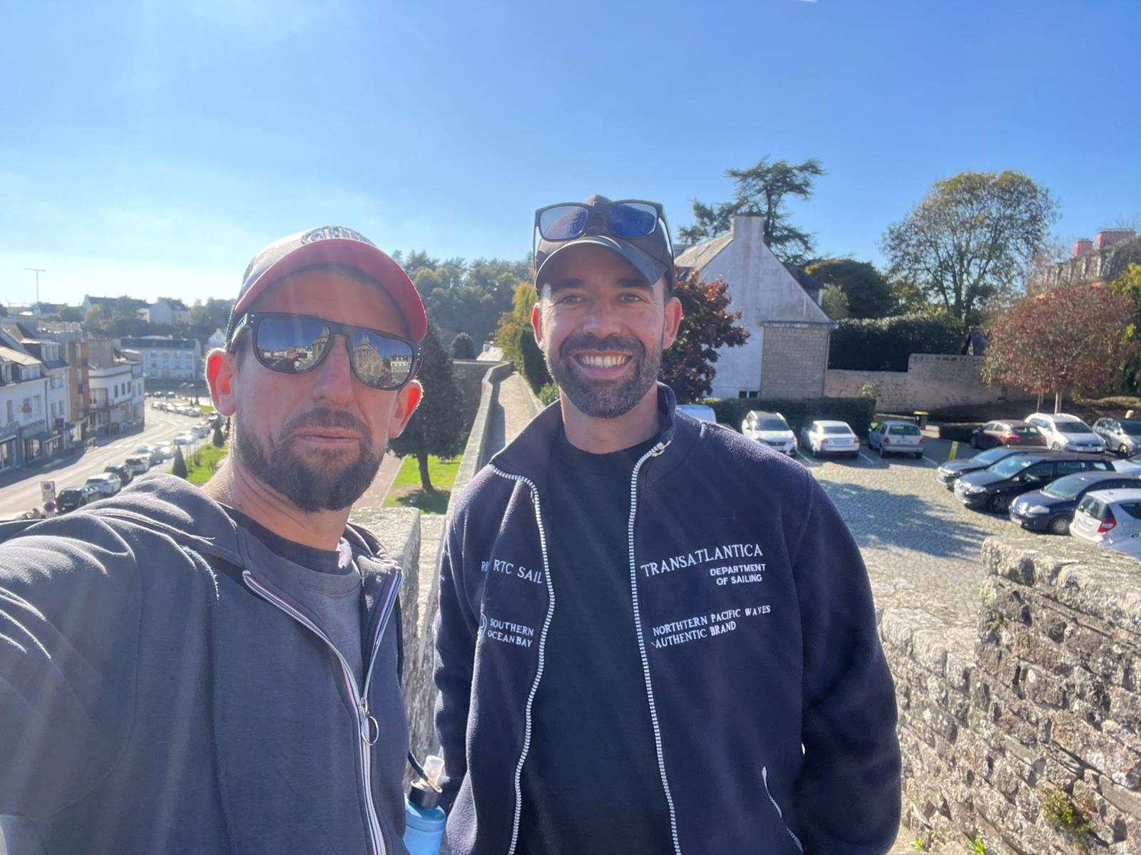 Ismaël et Sylvain sur le terrain