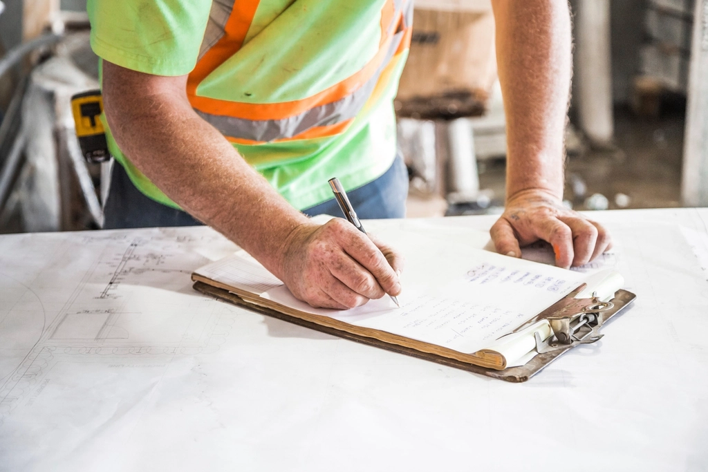 Chiffrage des travaux avec un artisan avant l'achat